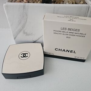 Chanel Les Beiges Healthy Glow Sheer Powder B20 Refillable Compact